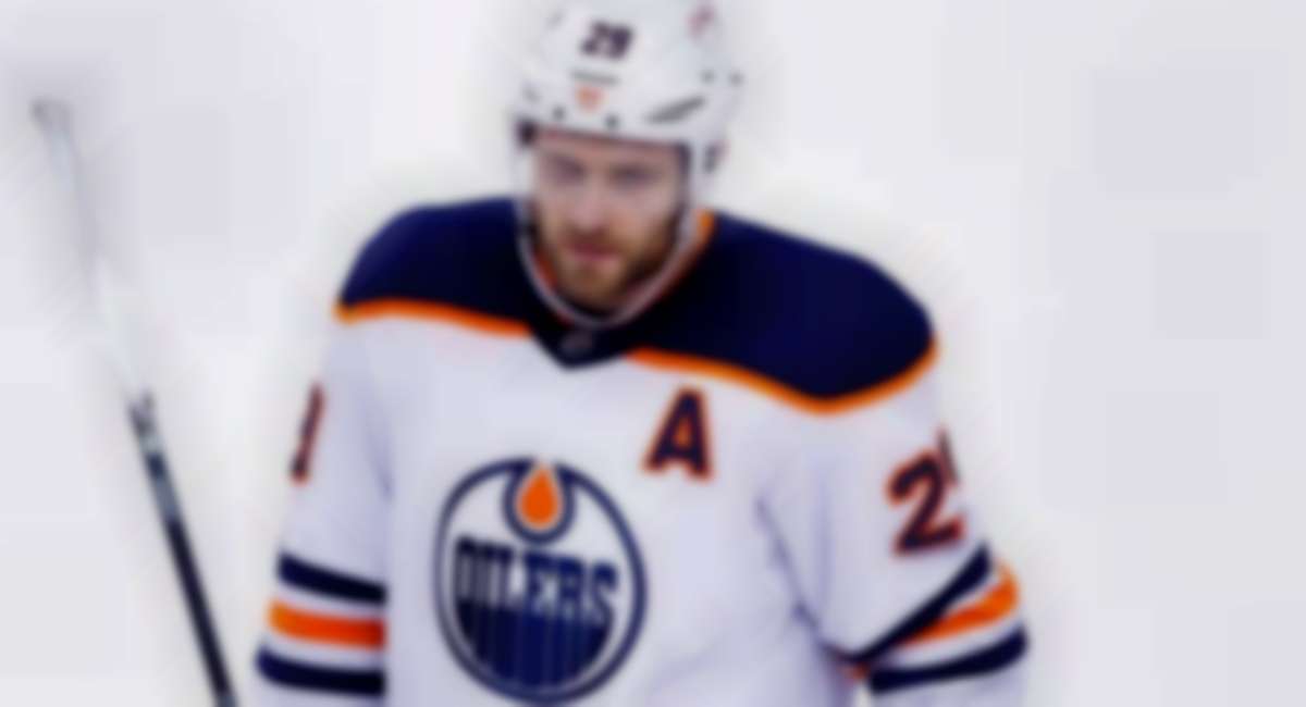Leon Draisaitl verlor mit den Edmonton Oilers unglücklich in Buffalo.