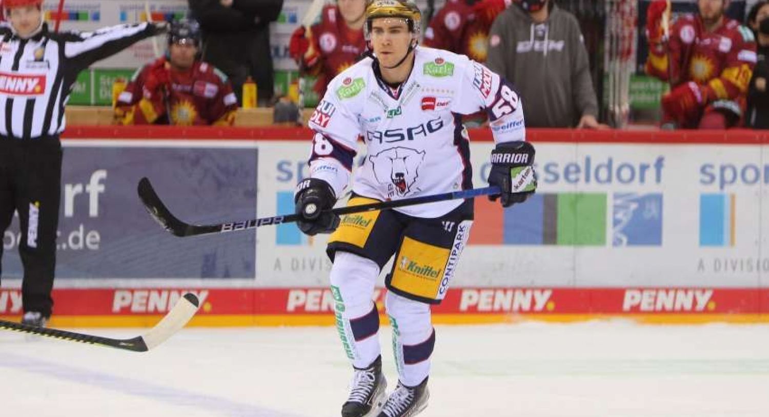 Ryan McKiernan (hier im Trikot der Eisbären Berlin) spielt bis zum Saisonende für die Düsseldorfer EG.